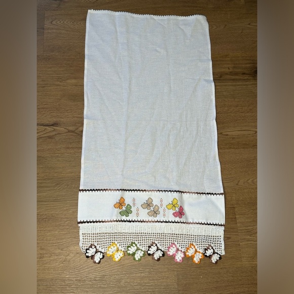 VINTAGE WHITE HAND EMBROIDERED butterflies TEA TOWEL - Picture 1 of 6